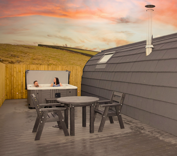 Castle Pods with Outdoor Hot Tub