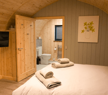 Warkworth en-suite bathroom with shower