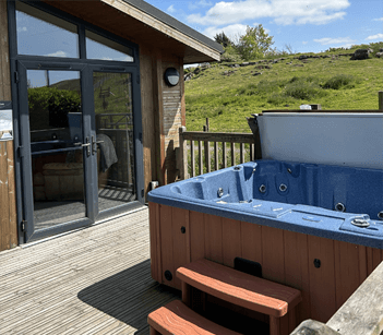 Outdoor hot tub